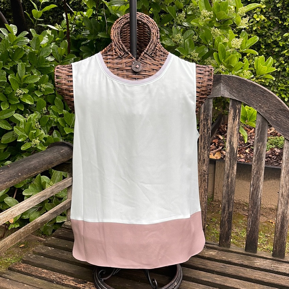 T Tahari Dual Color Blouse - size M - NWT